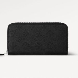 BNIB Louis Vuitton Mahina zip wallet in Black